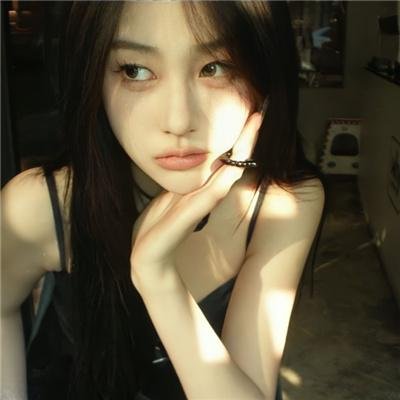 娇憨女郎